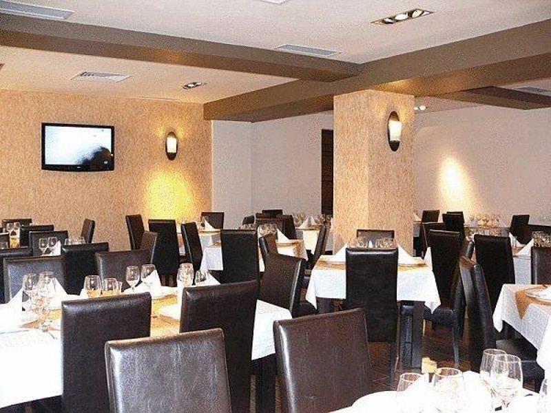 Hotel Davos ديفا المطعم الصورة